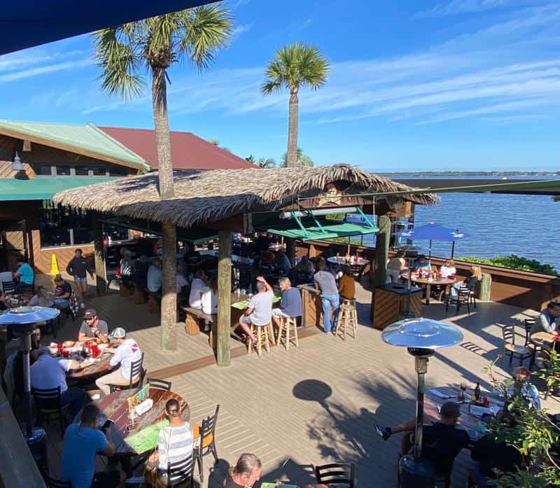 Grills Riverside Seafood Deck & Tiki Bar