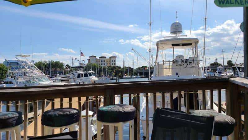 Ichabod's Dockside Bar & Grill