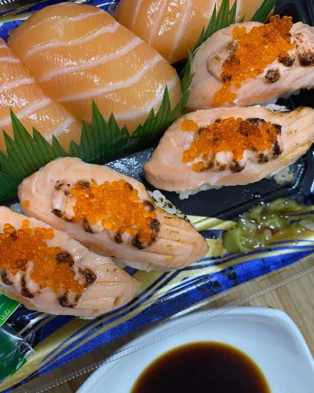 Salmon Sushi Roll