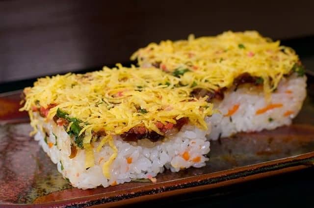 Iwakunizushi (Sushi Cake)