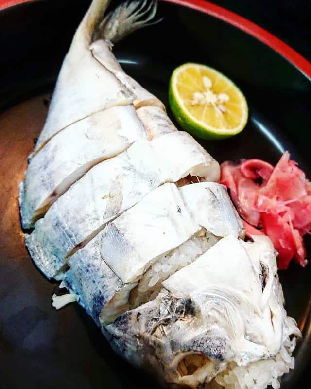 Sugatazushi (Whole Mackerel Sushi)