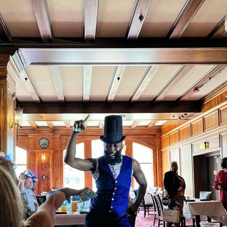 13 Best Drag Brunches in Chicago 2023
