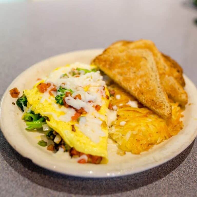 13 Best Restaurants in Lincoln, NE 2023 (Best Food)