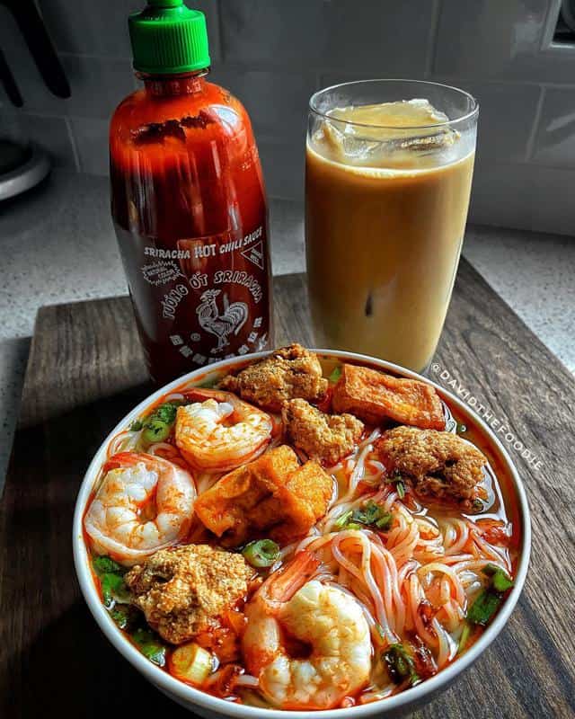 Bún Riêu Cua (Vietnamese Crab Noodle Soup)